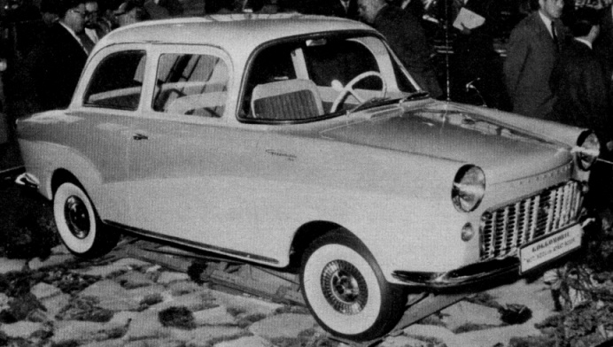 Vorne steht's mit Chrombuchstaben: GOGGOMOBIL